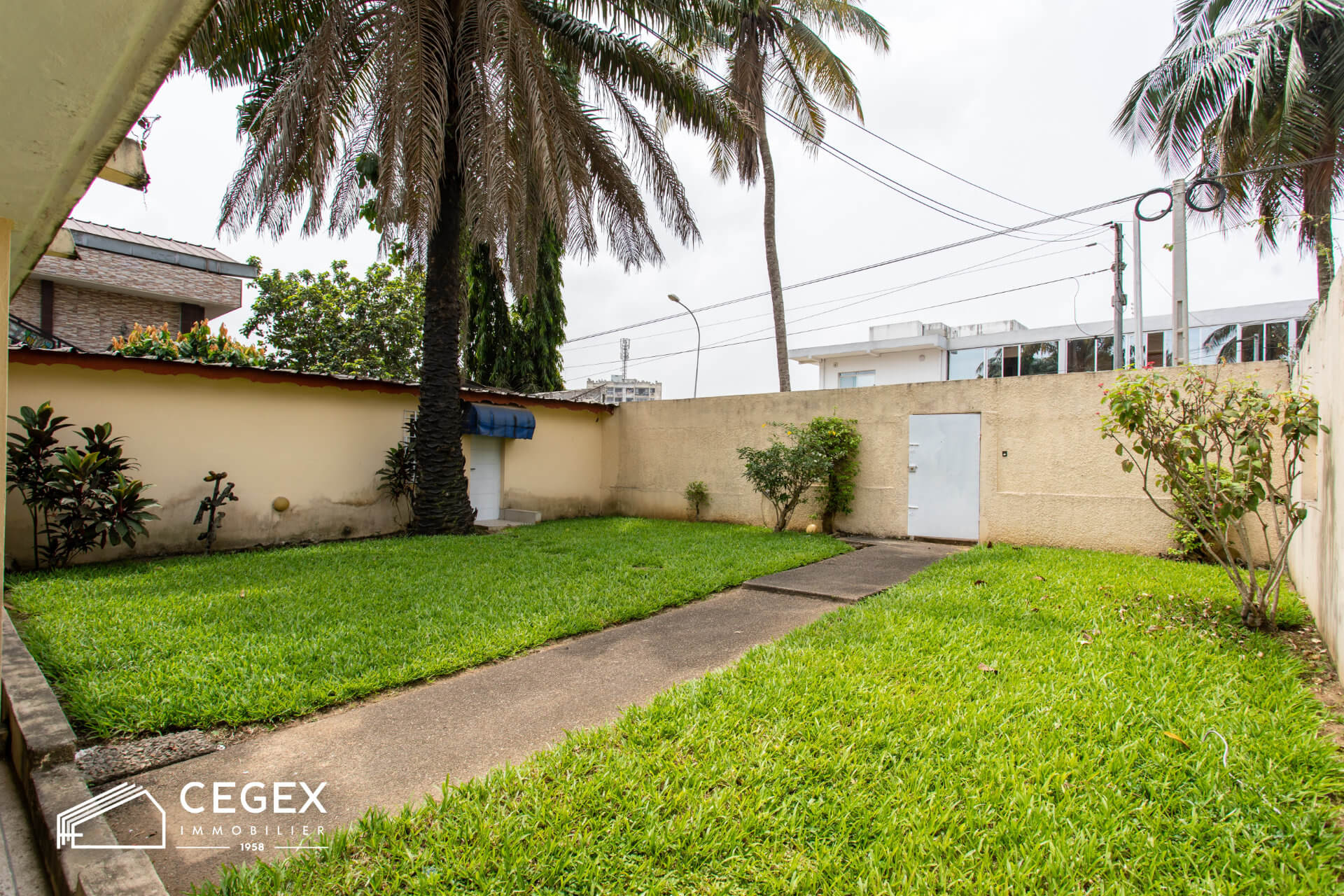  Villa 5 pièces à Cocody II Plateaux Sococe